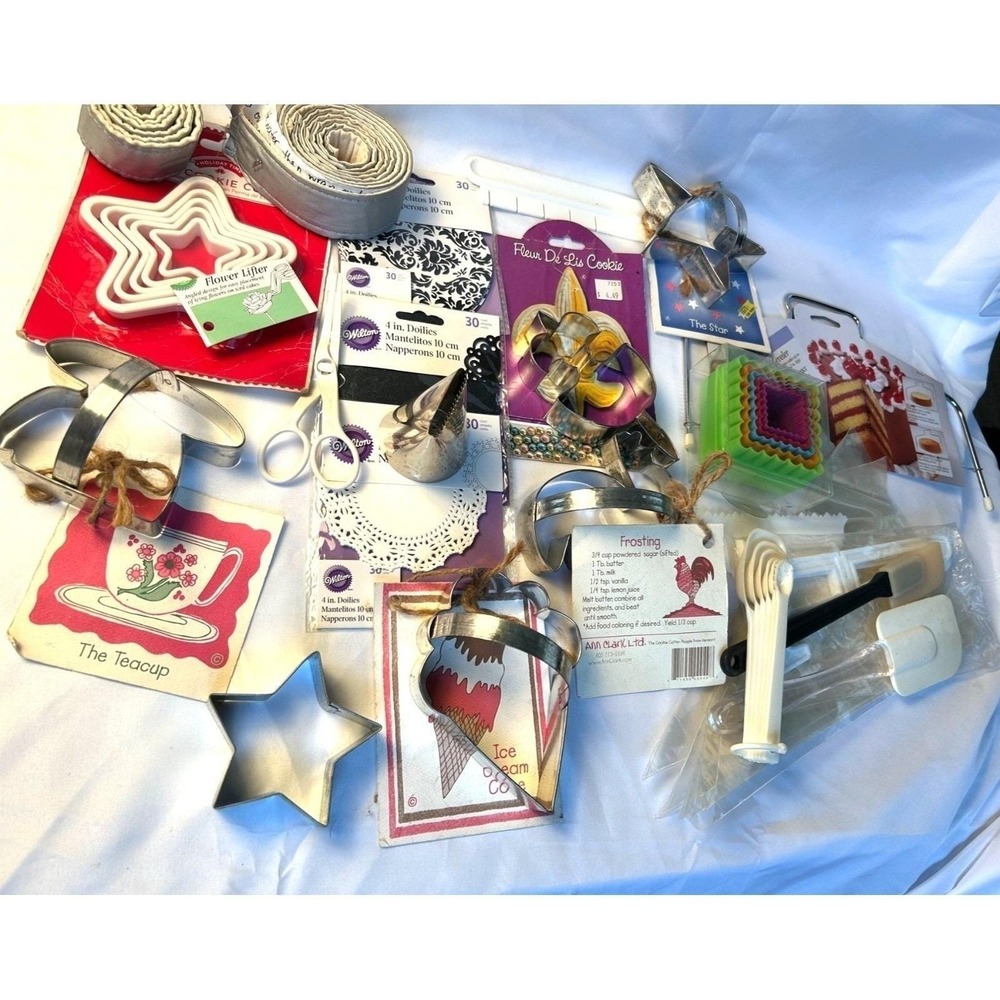Wilton Cake Decorating Tools & Accessories Lot 21+ Pieces‎ Mixed New/Used Cond.